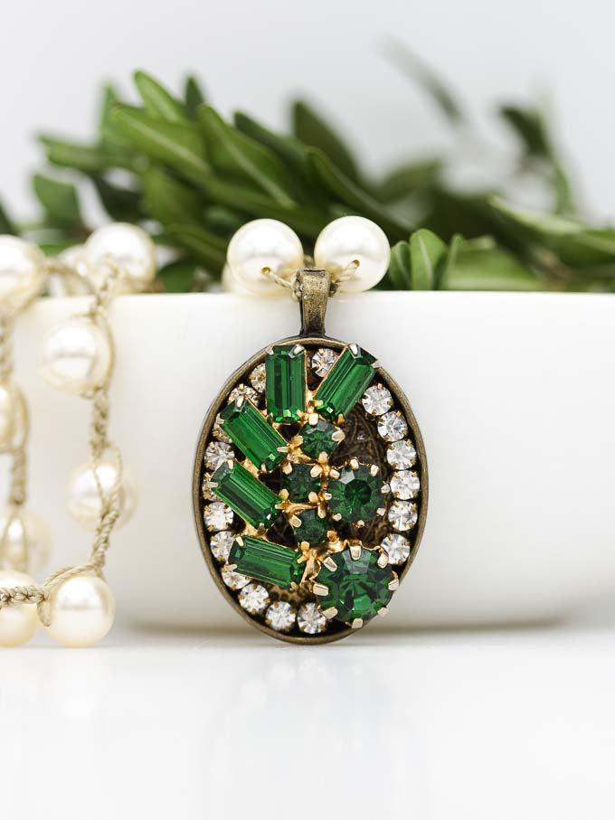 Green Sparkling Vintage Necklace