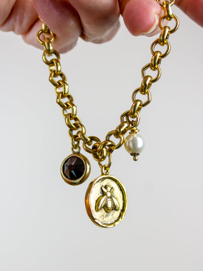 Bee Bracelet with Pearl and Black Sparkling Charm