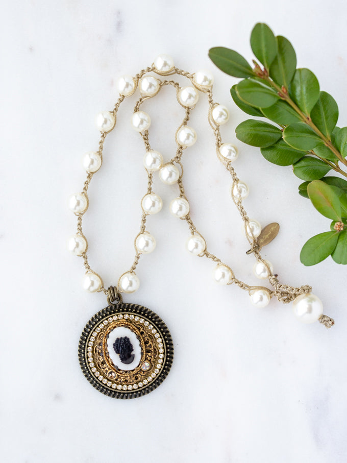 Black & White Vintage Cameo Pearl Necklace