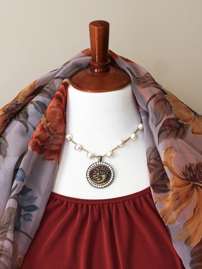 antique cornucopia button pearl necklace