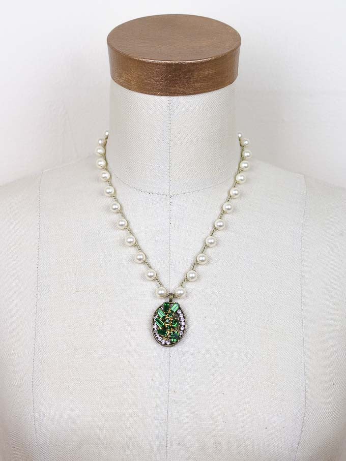 Green Sparkling Vintage Necklace