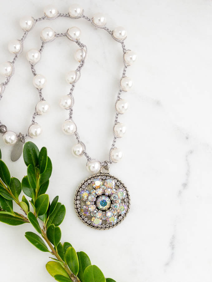 Mid-Century Vintage Pearl Necklace - Treasure of the Month!* – The Elegant  Muse