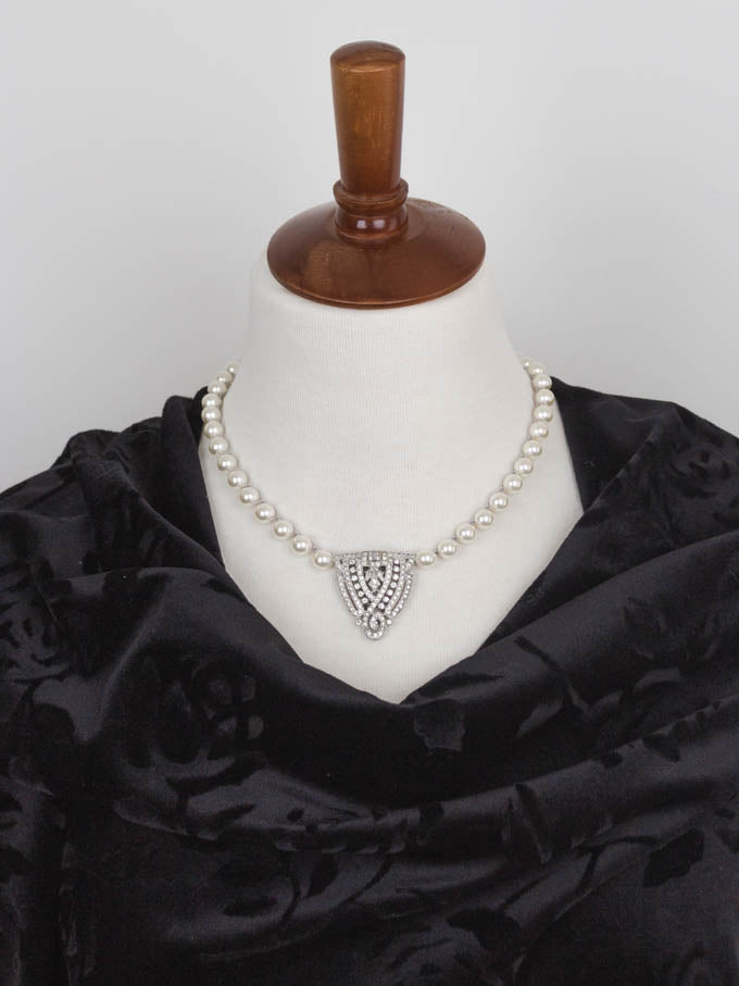 Triangular Vintage Dress Clip Pearl Necklace