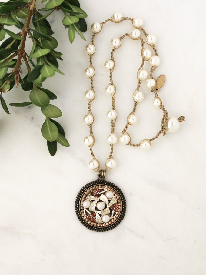 pearl necklace with topaz rhinestones